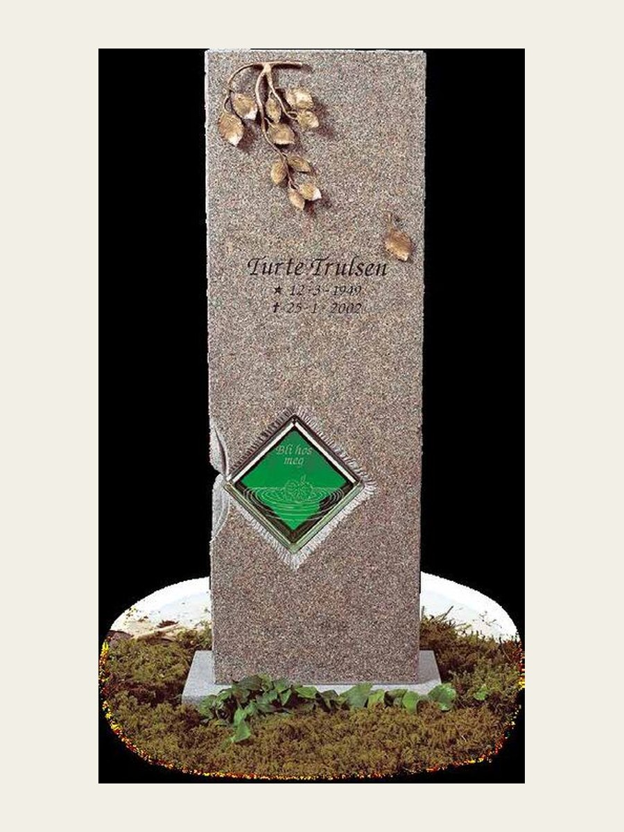 Modell GS-081 i Rød granitt, sett forfra